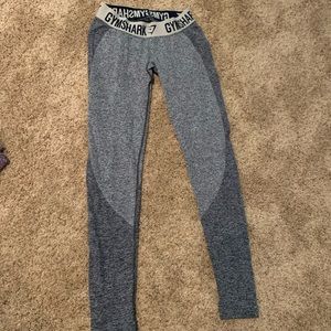 Gym shark leggings